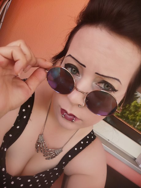 Naakte gelekte OnlyFans-foto van Zaza Katsumi
