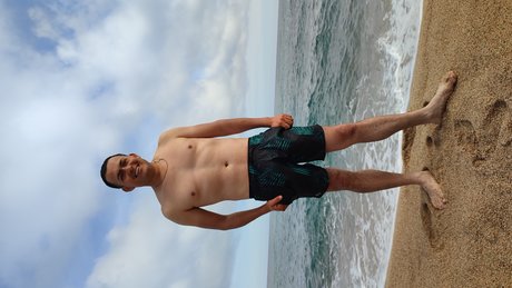 Naakte gelekte OnlyFans-foto van Juan Guerrero