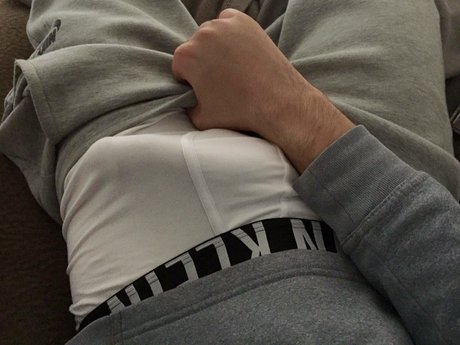Naakte gelekte OnlyFans-foto van Cody