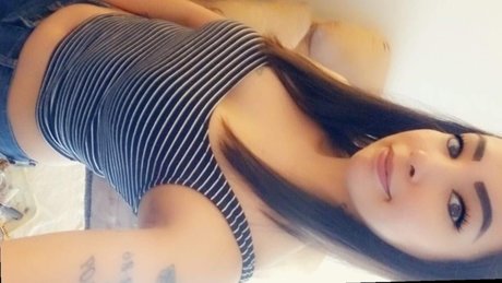 Naakte gelekte OnlyFans-foto van Carmela
