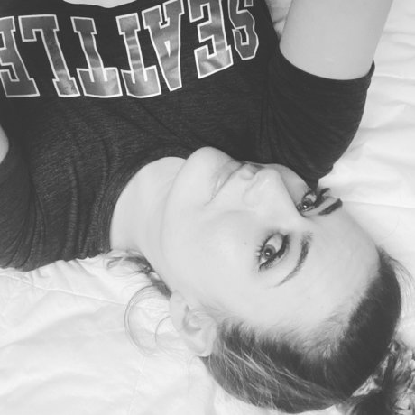 Naakte gelekte OnlyFans-foto van Hallie Nicole