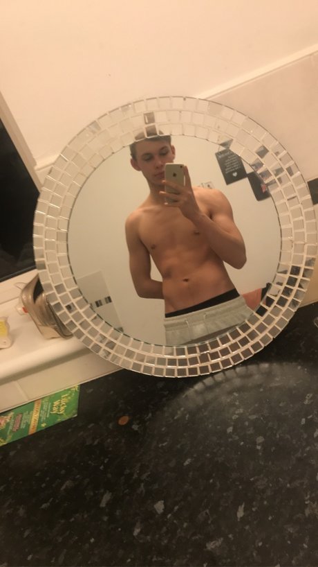 Naakte gelekte OnlyFans-foto van Harvey 