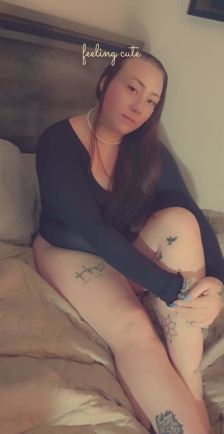 Naakte gelekte OnlyFans-foto van Ladee Blue