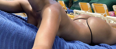 Naakte gelekte OnlyFans-foto van Naomi Taylor