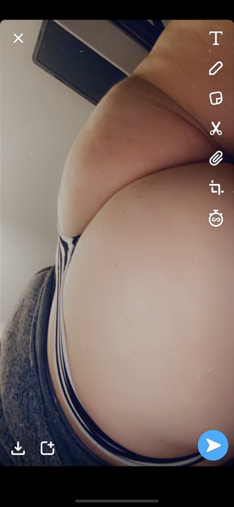 Naakte gelekte OnlyFans-foto van Faith