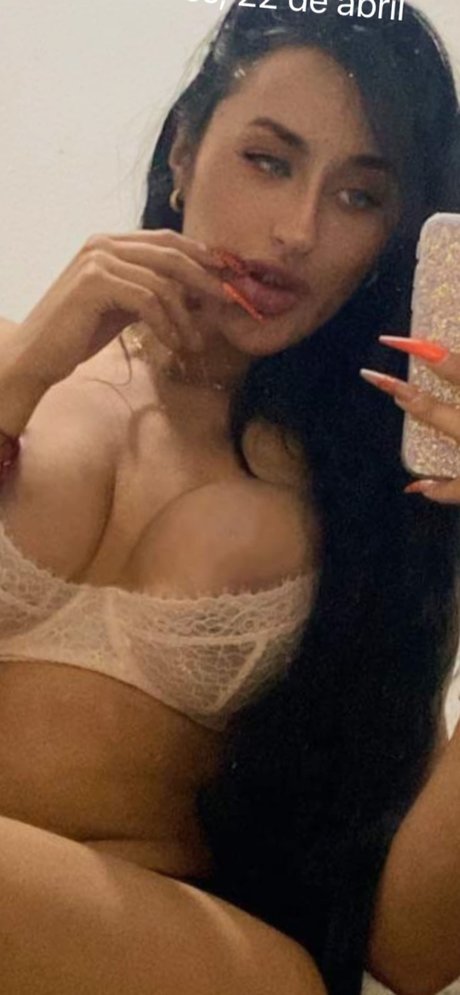 Naakte gelekte OnlyFans-foto van La Mal Portada