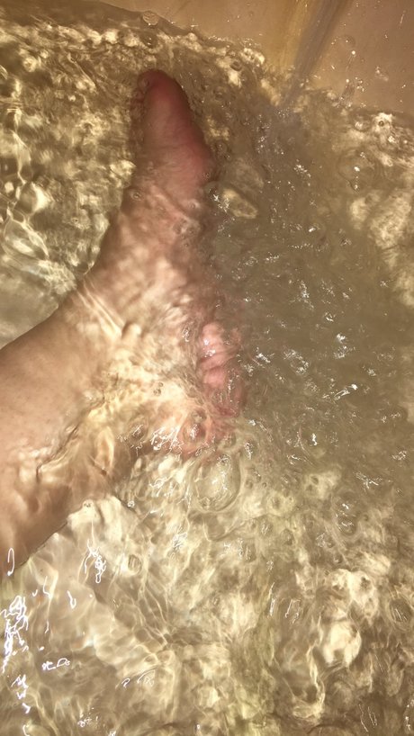 Naakte gelekte OnlyFans-foto van Hannah Warden