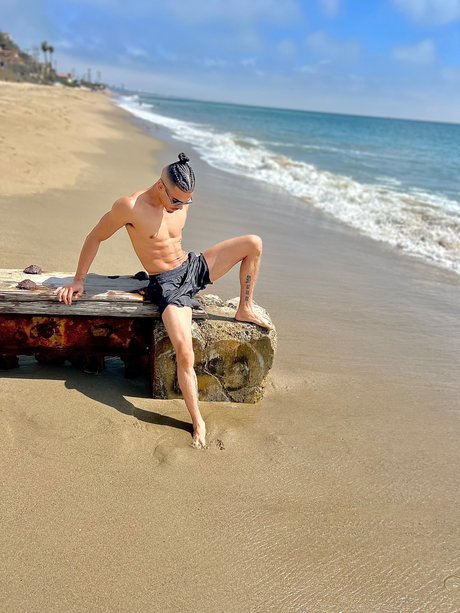 Naakte gelekte OnlyFans-foto van Luis Omar Morales