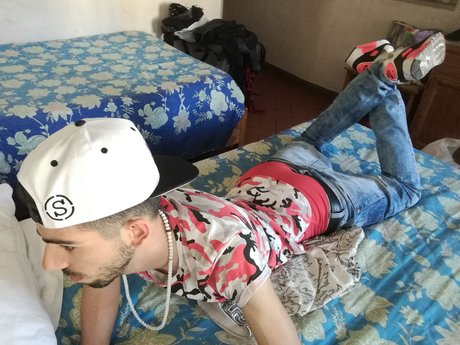 Naakte gelekte OnlyFans-foto van U7898893