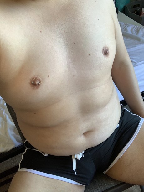 Naakte gelekte OnlyFans-foto van Latino 