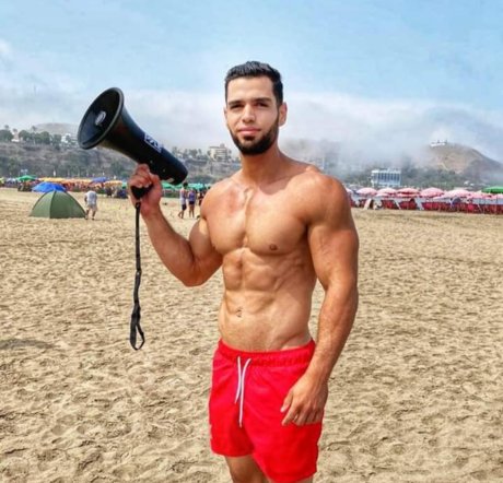 Naakte gelekte OnlyFans-foto van Oscar Perez