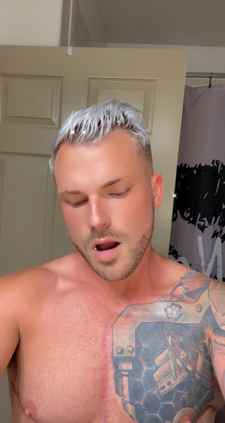 Naakte gelekte OnlyFans-foto van Branden Opp