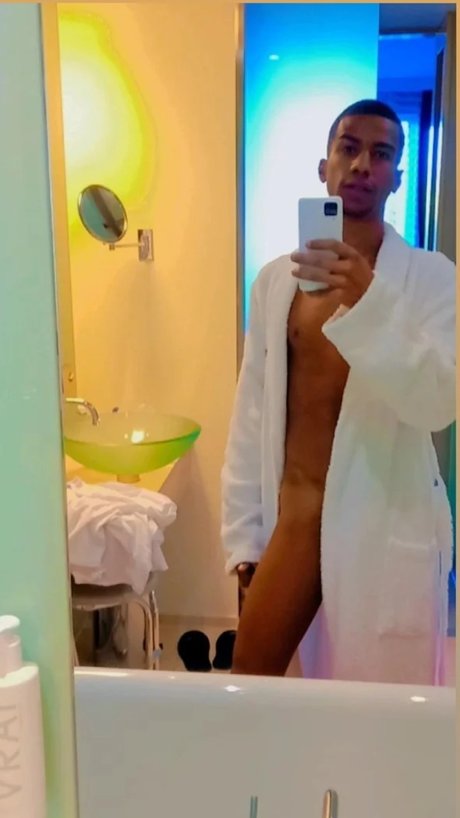 Naakte gelekte OnlyFans-foto van Mineiroviajant