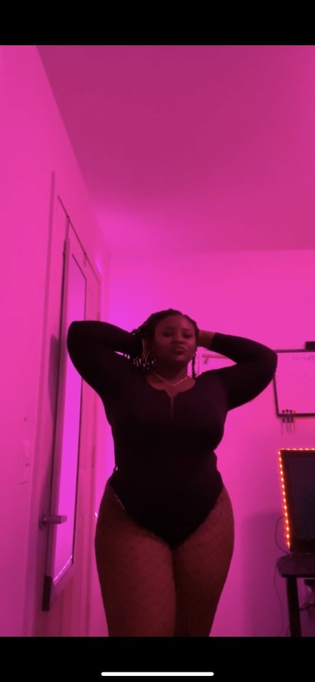 Naakte gelekte OnlyFans-foto van Double Dds