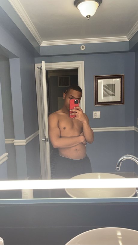 Naakte gelekte OnlyFans-foto van Kingken