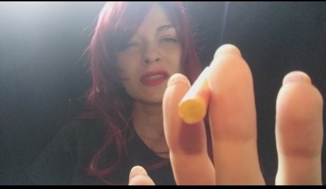 Naakte gelekte OnlyFans-foto van Sinfulevaqueen