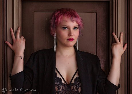Naakte gelekte OnlyFans-foto van Sokeritahra Free