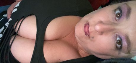 Naakte gelekte OnlyFans-foto van Shan Marie