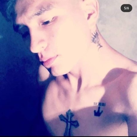 Naakte gelekte OnlyFans-foto van Abraham