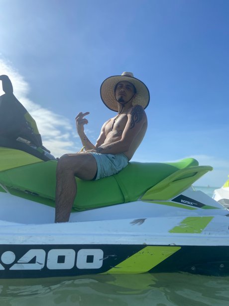 Naakte gelekte OnlyFans-foto van Anthony 