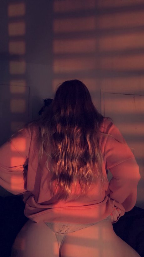 Naakte gelekte OnlyFans-foto van Tarrah Sanchez