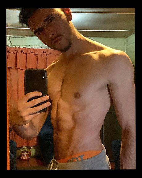 Naakte gelekte OnlyFans-foto van Francisco Merino