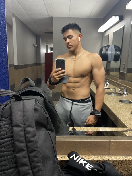 Naakte gelekte OnlyFans-foto van Paris