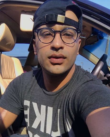 Naakte gelekte OnlyFans-foto van Malik Khan