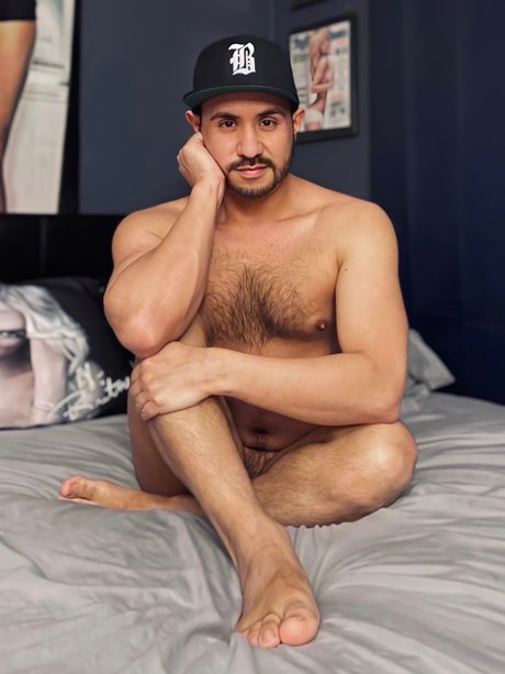 Naakte gelekte OnlyFans-foto van Louie