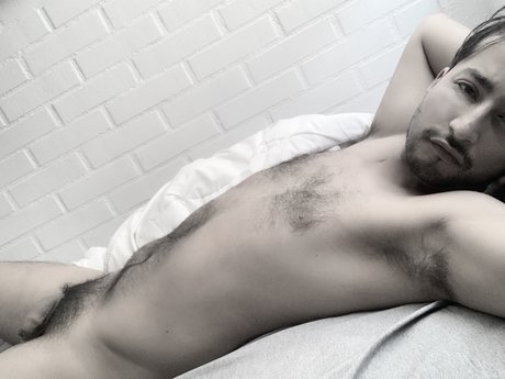 Naakte gelekte OnlyFans-foto van Iverworld