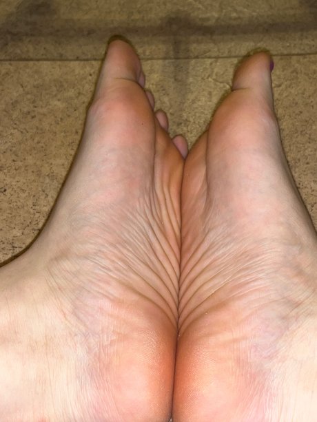 Naakte gelekte OnlyFans-foto van Onlyfeet23x