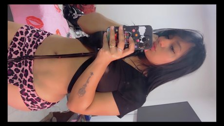 Naakte gelekte OnlyFans-foto van Karolina