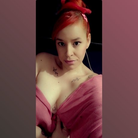 Naakte gelekte OnlyFans-foto van Milu