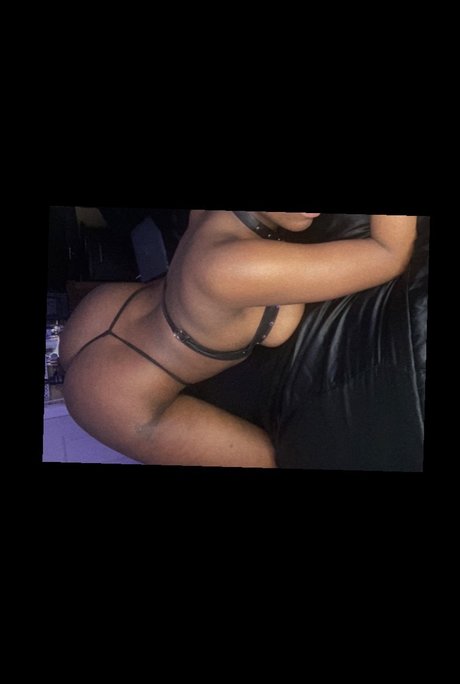 Naakte gelekte OnlyFans-foto van Daze