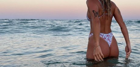 Naakte gelekte OnlyFans-foto van Iza 