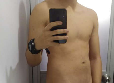 Naakte gelekte OnlyFans-foto van Sebastian Warner