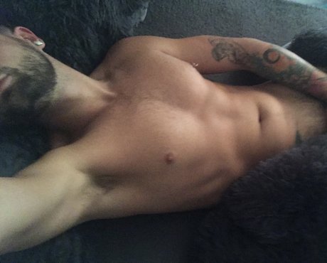Naakte gelekte OnlyFans-foto van Lee Michael