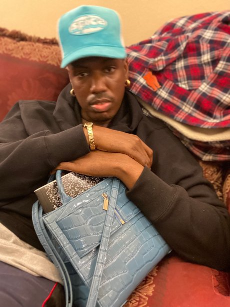 Naakte gelekte OnlyFans-foto van Mr Eric Author Profit