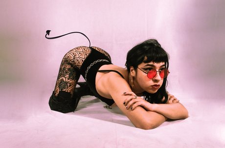 Naakte gelekte OnlyFans-foto van Hex