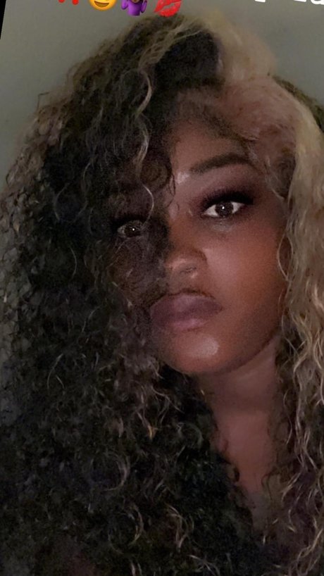 Naakte gelekte OnlyFans-foto van Kimmy Nicole