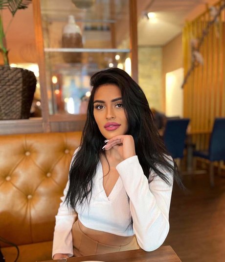 Naakte gelekte OnlyFans-foto van Nikole