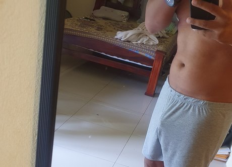 Naakte gelekte OnlyFans-foto van Gerard