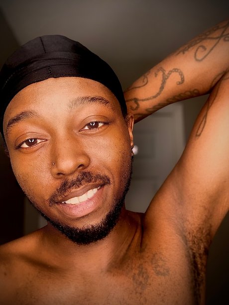 Naakte gelekte OnlyFans-foto van Daiquans Delight