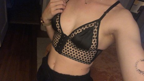 Naakte gelekte OnlyFans-foto van Leigh Nicole