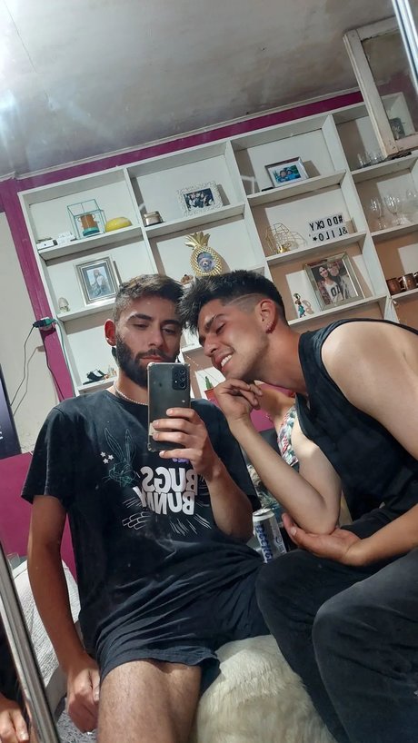 Naakte gelekte OnlyFans-foto van Jalea Benja