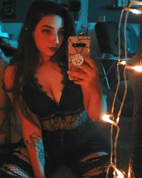 Naakte gelekte OnlyFans-foto van Cynthia
