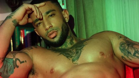 Naakte gelekte OnlyFans-foto van Zed Leroi