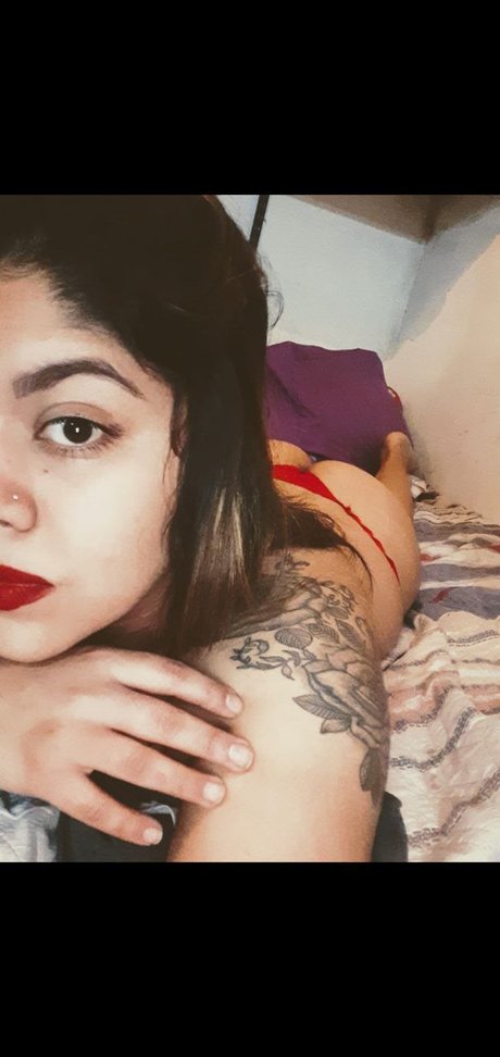 Naakte gelekte OnlyFans-foto van Canddylola
