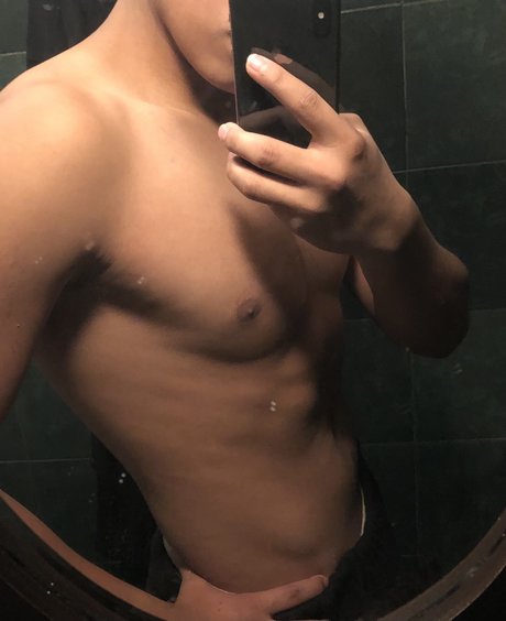 Naakte gelekte OnlyFans-foto van Julio Torres