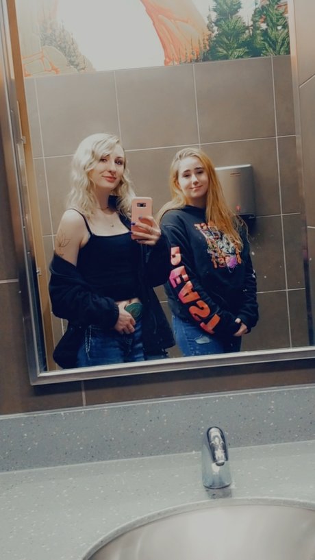 Naakte gelekte OnlyFans-foto van Kaysey